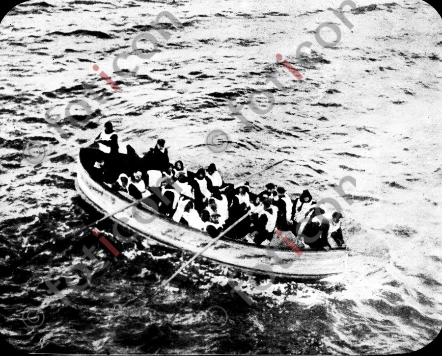 Rettungsboot der RMS Titanic | Lifeboat of the RMS Titanic - Foto simon-titanic-196-052-sw.jpg | foticon.de - Bilddatenbank für Motive aus Geschichte und Kultur
